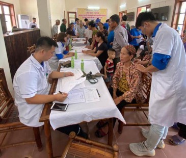 Chi đoàn Trường Chính trị tham gia chương trình tình nguyện tại huyện Định Hóa