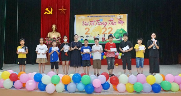 Chi đoàn TNCS Hồ Chí Minh Trường Chính trị tỉnh Thái Nguyên tổ chức vui tết Trung thu năm 2022
