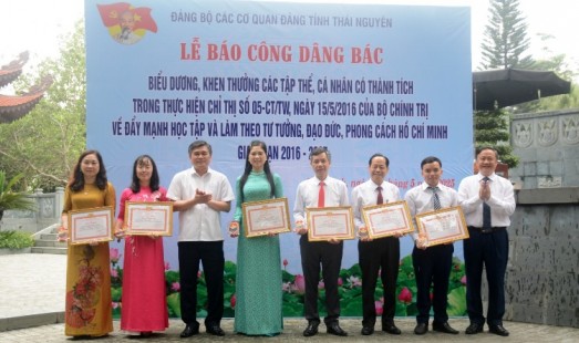 Trường Chính trị tham dự hành trình về nguồn tại ATK Định Hóa