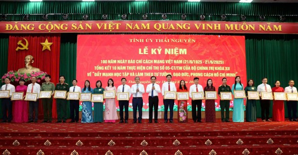 Trường Chính trị tỉnh Thái Nguyên tham dự Lễ kỷ niệm 100 năm Ngày Báo chí cách mạng Việt Nam và tổng kết 10 năm thực hiện Chỉ thị số 05-CT/TW