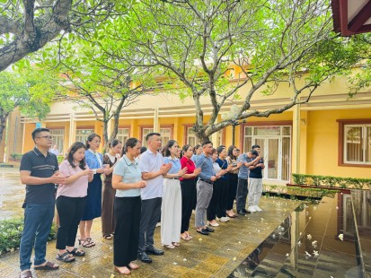 Lớp Trung cấp lý luận chính trị khóa 61 hệ tập trung tổ chức lễ dâng hương nhân Kỷ niệm 136 năm ngày sinh Chủ tịch Hồ Chí Minh (19/5/1890 - 19/5/2026)