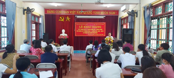 Khai giảng lớp Trung cấp lý luận chính trị - hành chính hệ không tập trung khóa 11 tại Đảng bộ huyện Phú Bình (khóa học 2020-2021)