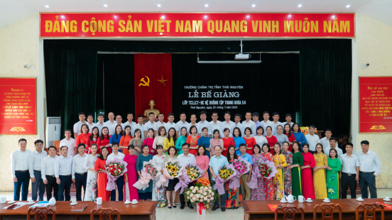 Bế giảng lớp Trung cấp lý luận chính trị - hành chính hệ tập trung khoá 54 tại Trường Chính trị tỉnh Thái Nguyên (khóa học 2021-2022)
