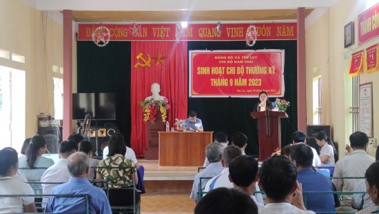 Đồng chí Hiệu trưởng và đoàn nghiên cứu thực tế dự sinh hoạt chi bộ thường kỳ tại Chị bộ Nam Thái, xã Yên Lạc, huyện Phú Lương