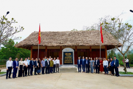 TỌA ĐÀM KHOA HỌC “CÔNG TÁC XÂY DỰNG ĐẢNG, XÂY DỰNG CHÍNH QUYỀN ĐỊA PHƯƠNG SAU KHI THỰC HIỆN MÔ HÌNH CHÍNH QUYỀN ĐỊA PHƯƠNG HAI CẤP - TỪ THỰC TIỄN CƠ SỞ”