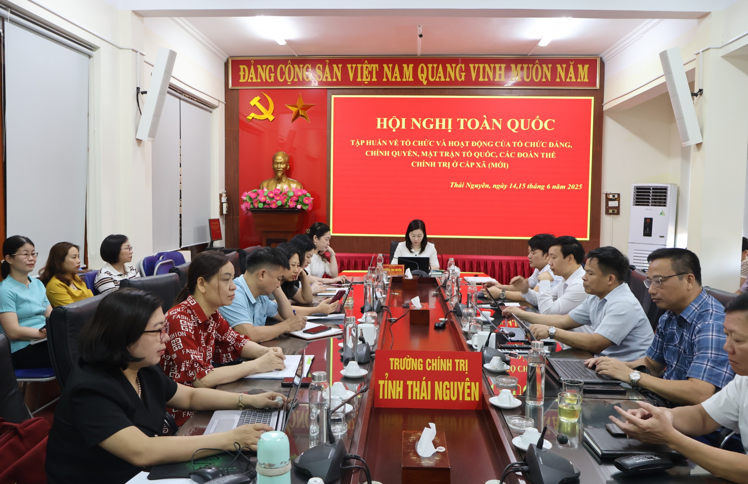 Hội nghị toàn quốc tập huấn về tổ chức và hoạt động của tổ chức Đảng, chính quyền, Mặt trận tổ quốc, các đoàn thể chính trị ở cấp xã (mới)