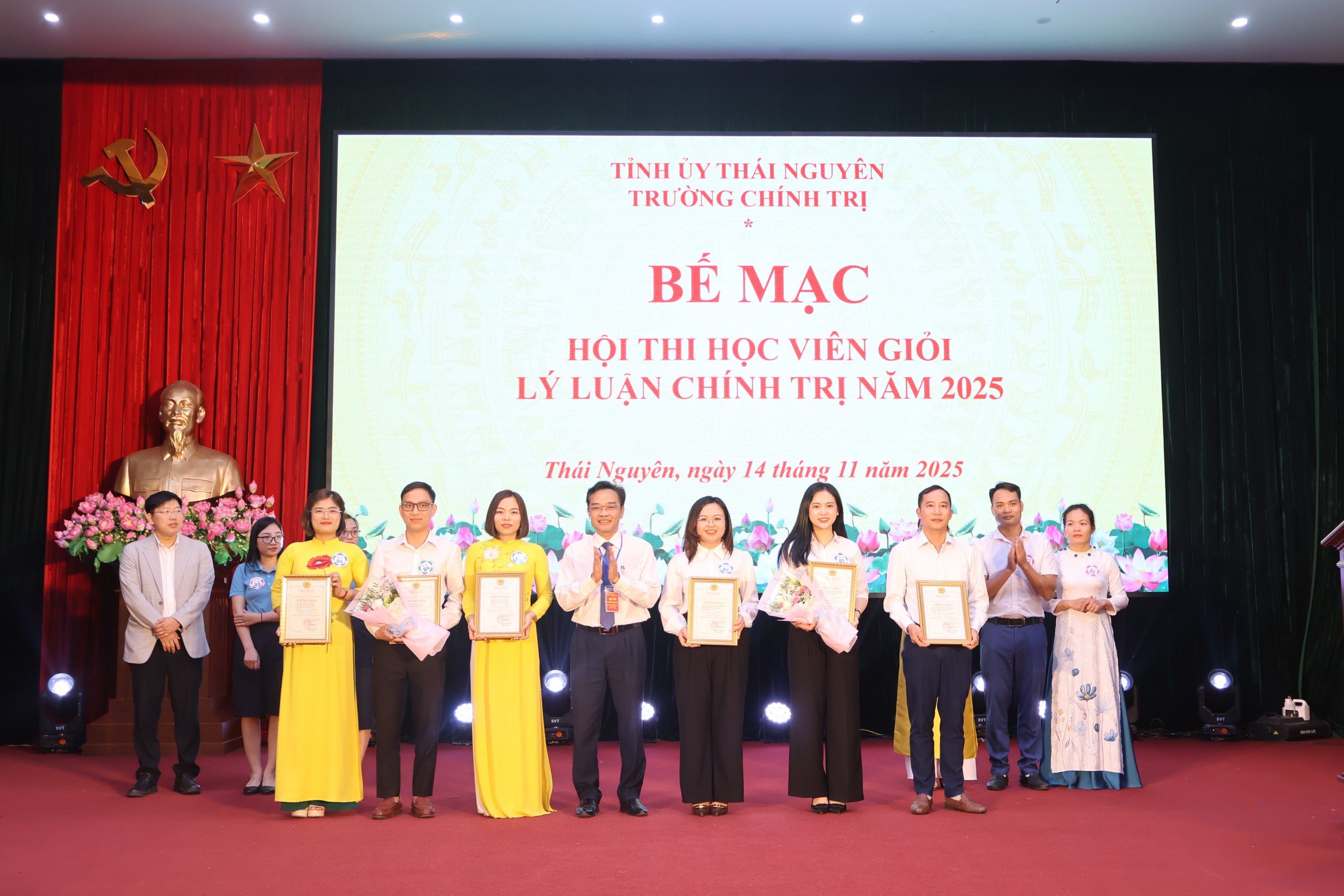 Đc Nguyễn Phúc Ái, Phó HT trao giải KK